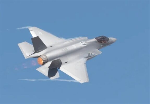 انهدام جنگنده F35 آمریکا توسط سپاه دل ملت را شاد کرد/ایران پیروز است انهدام جنگنده F35 آمریکا توسط سپاه دل ملت را شاد کرد/ایران پیروز است
