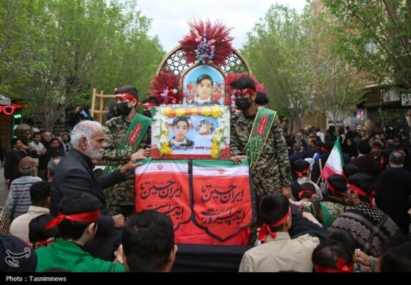 بدرقه آخرین بازمانده خانواده شهید دهقان تا بهشت رضوان+ تصاویر