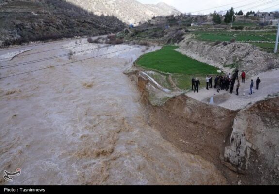 تخریب پل مختار یاسوج در پی سیلاب/ کمربندی شهر مسدود شد+تصاویر