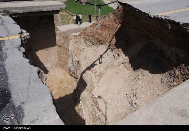 تخریب پل مختار یاسوج در پی سیلاب/ کمربندی شهر مسدود شد+تصاویر