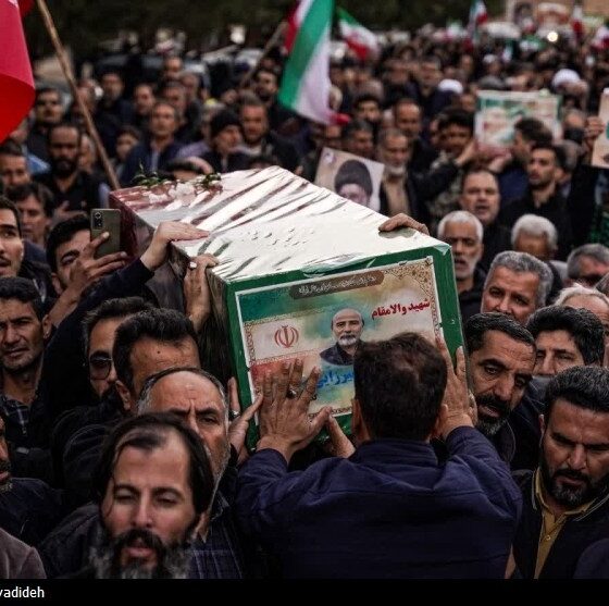 تشییع 3 شهید منطقه اردهال کاشان در حمله دشمن به مناطق مسکونی+تصاویر