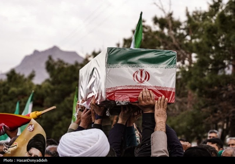 تشییع 3 شهید منطقه اردهال کاشان در حمله دشمن به مناطق مسکونی+تصاویر کاشان , اخبار کاشان , تشییع شهدا , تشییع ,