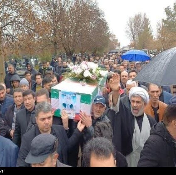 تشییع پیکر مطهر شهیده 12 ساله «نازنین زینب ملائی» در میاندوآب+تصاویر