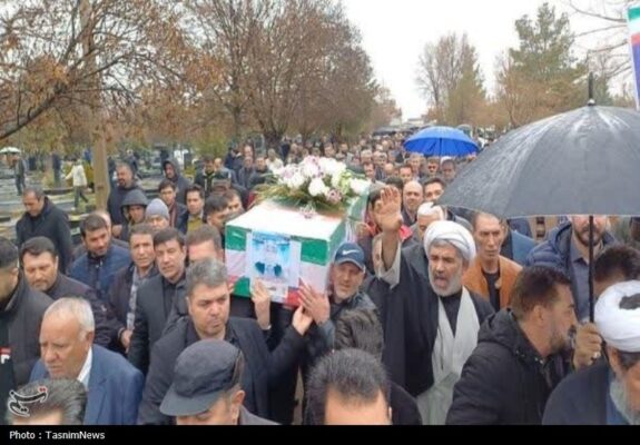 تشییع پیکر مطهر شهیده 12 ساله «نازنین زینب ملائی» در میاندوآب+تصاویر تشییع پیکر مطهر شهیده 12 ساله «نازنین زینب ملائی» در میاندوآب+تصاویر