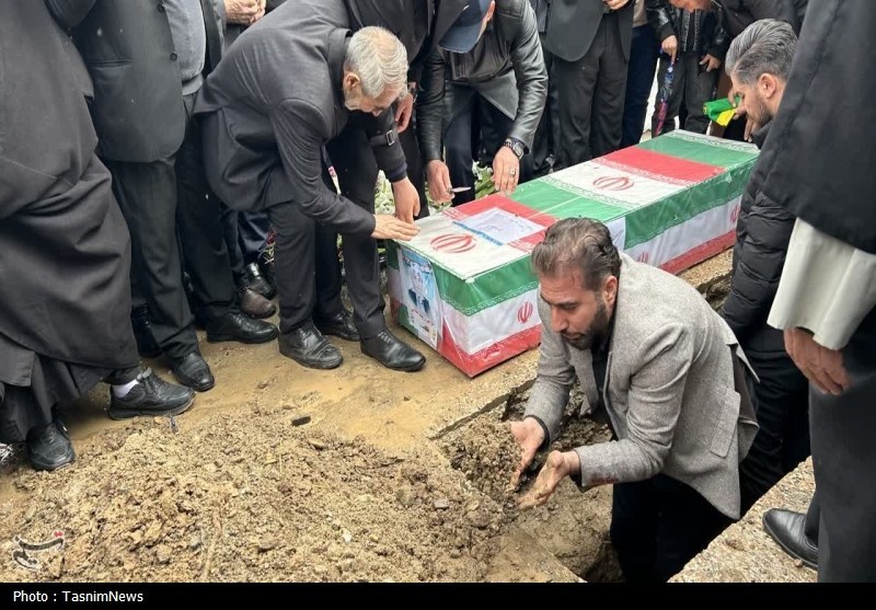 تشییع پیکر مطهر شهیده 12 ساله «نازنین زینب ملائی» در میاندوآب+تصاویر تشییع پیکر مطهر شهیده 12 ساله «نازنین زینب ملائی» در میاندوآب+تصاویر