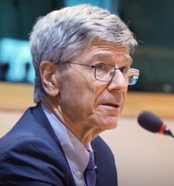 توصیه اقتصاددان آمریکایی به کشورهای عربی / نگذارید آمریکا از پایگاه هایتان برای حمله به ایران استفاده کند