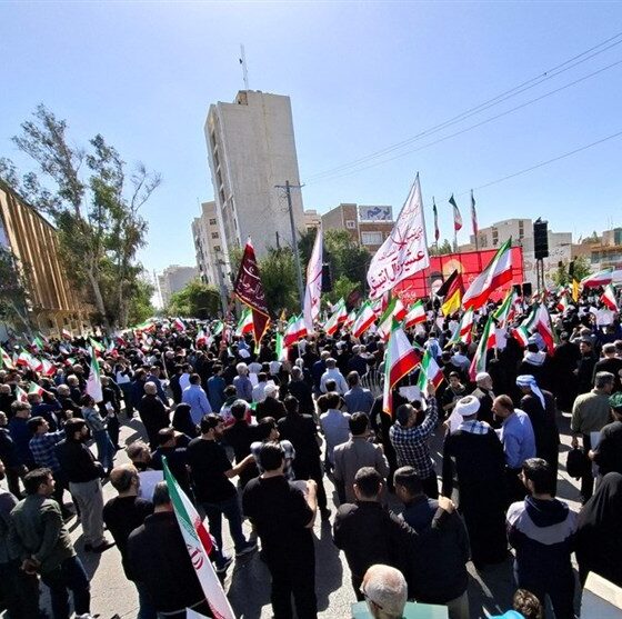 جوان عراقی: ما همه دست بیعت با رهبر جدید ایران می‌دهیم