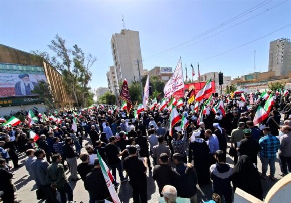 جوان عراقی: ما همه دست بیعت با رهبر جدید ایران می‌دهیم