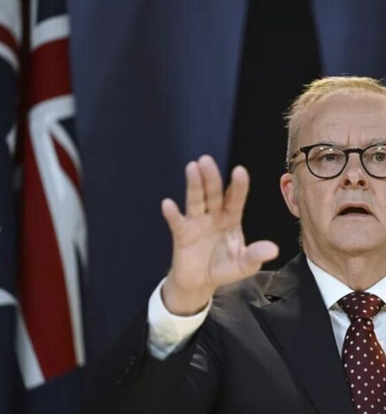 حضور جنجالی نخست‌وزیر استرالیا در مسجد/ معترضان او را هو کردند