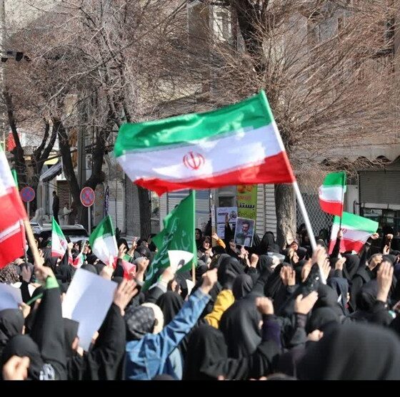 حماسه بیعت در خرم‌آباد؛ رقص پرچم‌ها و فریاد خونخواهی پدر