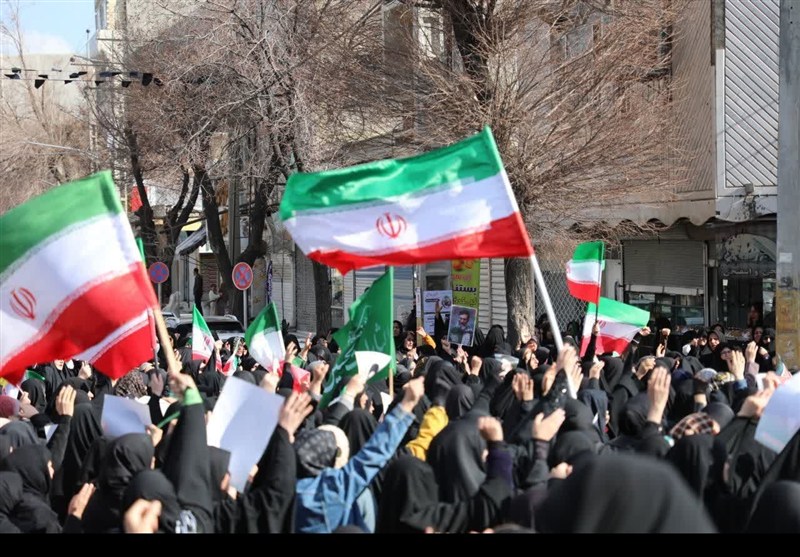 حماسه بیعت در خرم‌آباد؛ رقص پرچم‌ها و فریاد خونخواهی پدر