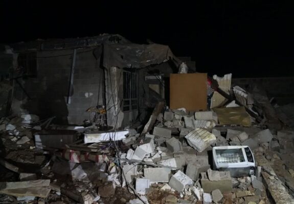 حمله آمریکایی ـ صهیونی به منطقه مسکونی و محروم در شیراز حمله آمریکایی ـ صهیونی به منطقه مسکونی و محروم در شیراز