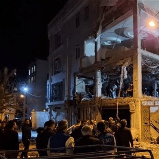 حمله دشمن به منطقه مسکونی در محلات/سومین معلم در استان مرکزی شهید شد