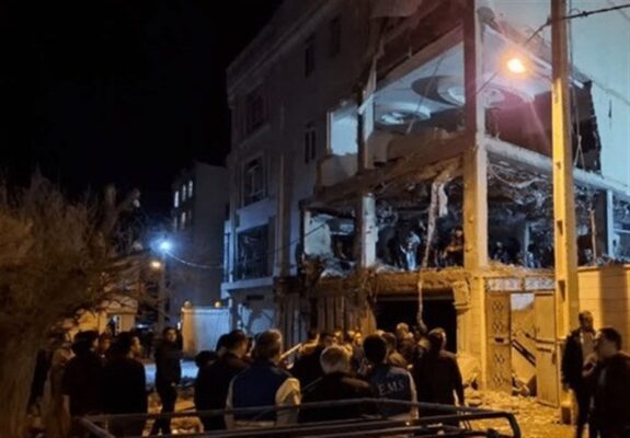 حمله دشمن به منطقه مسکونی در محلات/سومین معلم در استان مرکزی شهید شد حمله دشمن به منطقه مسکونی در محلات/سومین معلم در استان مرکزی شهید شد