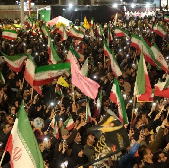 خروش بیرجند با نوای «حریفت منم»؛ بیعت شبانه با رهبر جدید+ عکس