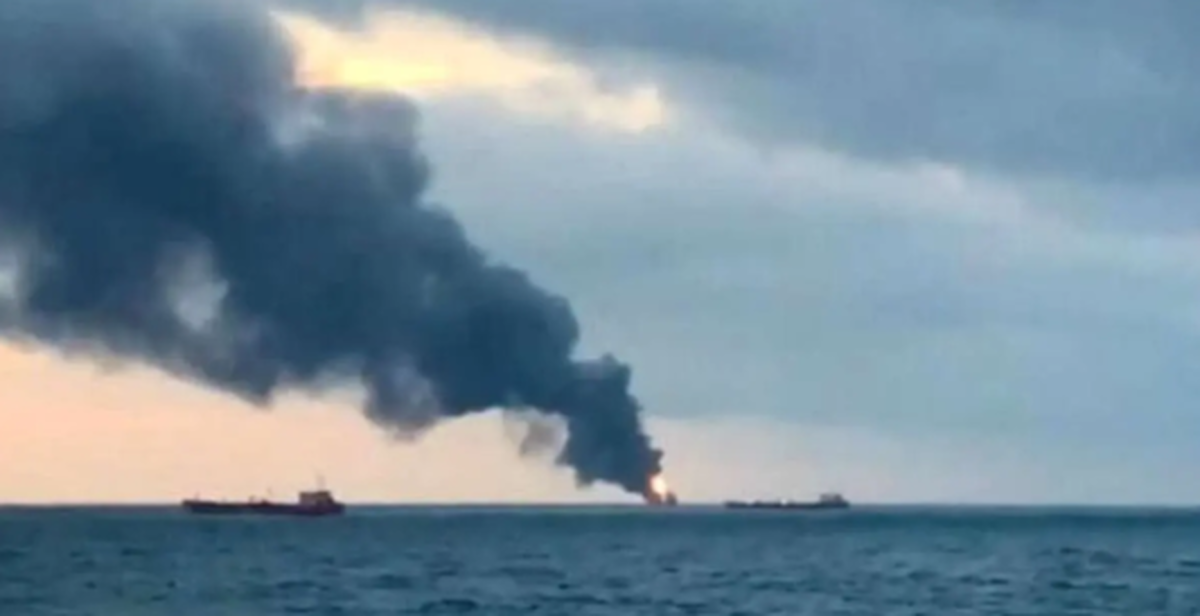 خلیج فارس لرزید / یک نفتکش در شمال ابوظبی منفجر شد