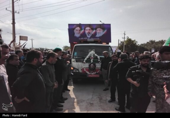 سنگتمام مردم دالکی در تشییع سردار شهید اسماعیل احمدی + تصاویر سنگتمام مردم دالکی در تشییع سردار شهید اسماعیل احمدی + تصاویر