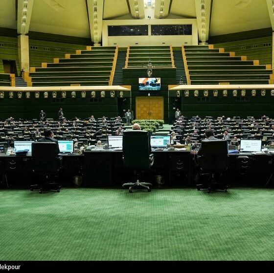 موضع مجلس در برابر دشمن «نه سازش، نه تسلیم» است