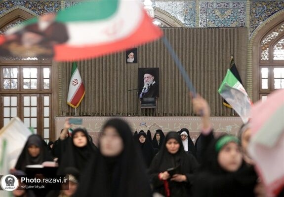 نمایش شکوه یک ماه ایستادگی و حماسه در حرم رضوی