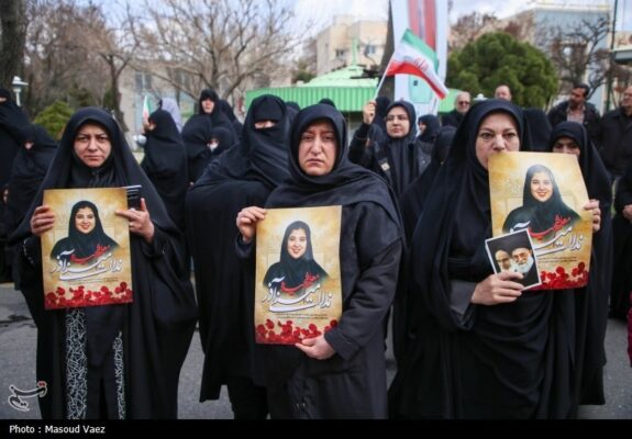 وداع اشکبار تبریز با سه «شهید رمضان»؛ لالهها به آغوش خاک بازگشتند+عکس وداع اشکبار تبریز با سه «شهید رمضان»؛ لالهها به آغوش خاک بازگشتند+عکس