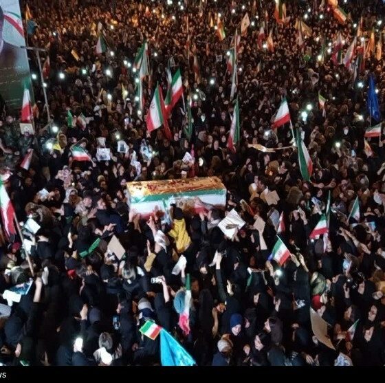 یاسوج به خروش آمد؛ مردم با تشییع 2 شهید فریاد بیعت سر دادند+تصاویر