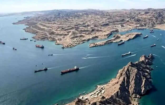 آخرین وضعیت محاصره دریایی و کشتیرانی در تنگه هرمز/ بلومبرگ گزارش کرد