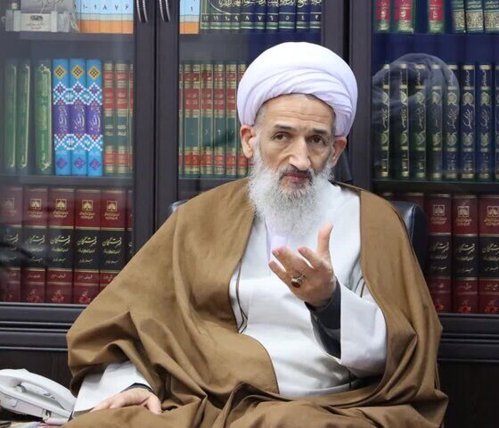 آیت الله لائینی: غفلت از اقتصاد و فضای مجازی نقطه نفوذ جنگ ترکیبی است