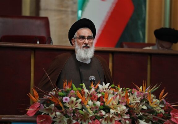 آیت‌الله پیشنمازی: آمریکا تنها در برابر قدرت رفتارش را اصلاح می‌کند