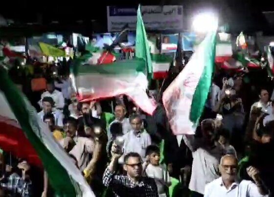 اجتماع شبانه مردم بندر دیر