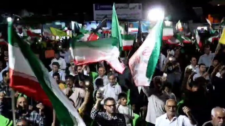 اجتماع شبانه مردم بندر دیر