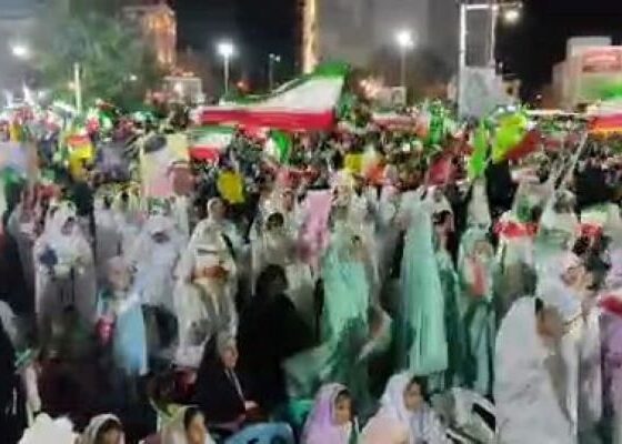 اجتماع شبانه مردم در بوشهر