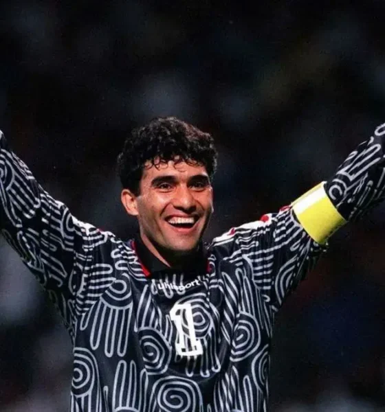 احمدرضا عابدزاده در آمریکا پا به توپ شد