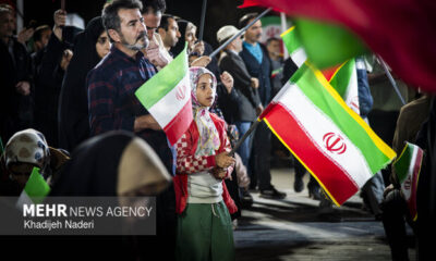 ادامه قرارهای شبانه مردم ایلام در میدان ۲۲ بهمن