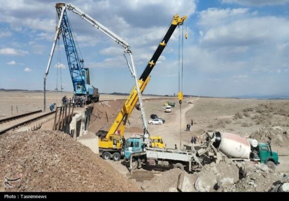 ارتباط در خط ریلی جنوب ‌برقرار شد/بازسازی پل هفت‌دهانه راه‌آهن‌+تصاویر