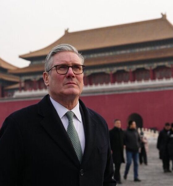 استقبال استارمر از بازگشایی تنگه هرمز