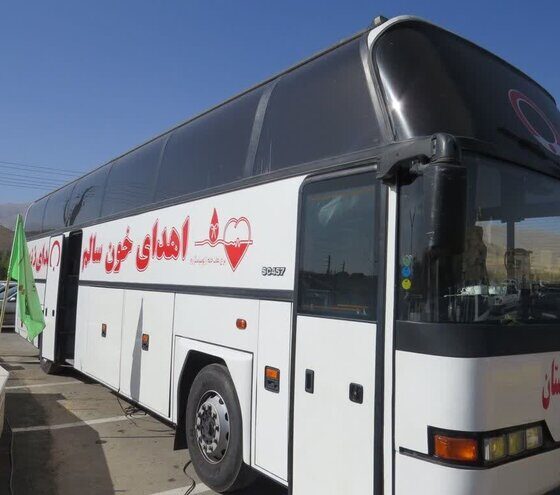 استقرار واحد سیار انتقال خون در میدان آیت الله کاشانی کرمانشاه