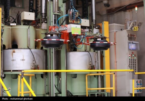 بازسازی معیشت کارگران و احیای تولید در سال 1405