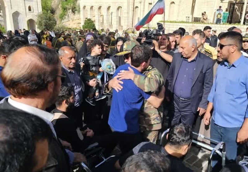 بازگشت 9 تن از دریادلان ناوچه دنا به شیراز + تصاویر