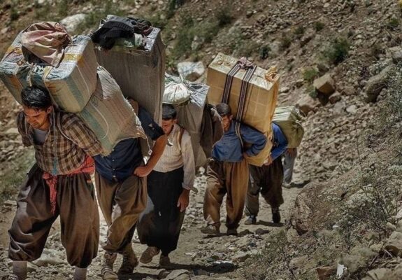 بهره‌مندی 17 هزار خانوار مرزنشین خراسان جنوبی از عواید کولبری