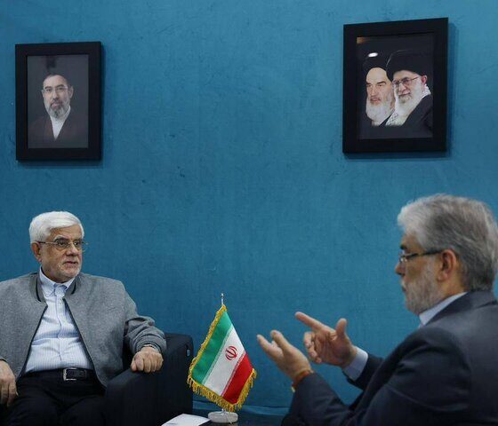 تاکید عارف بر تسریع بازسازی و کاهش فشار اقتصادی بر مردم