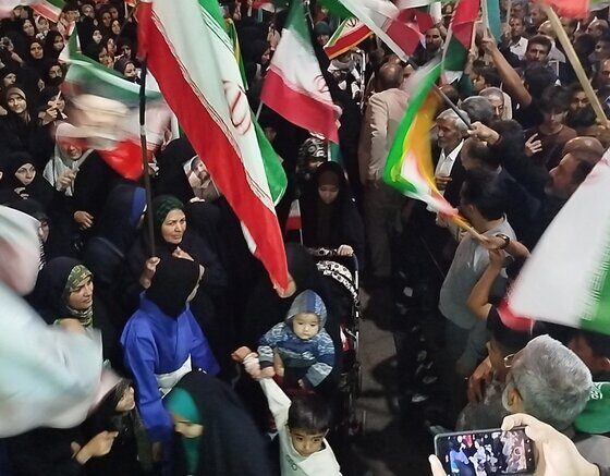 تجدید عهد مردم کردکوی در شب‌های همبستگی