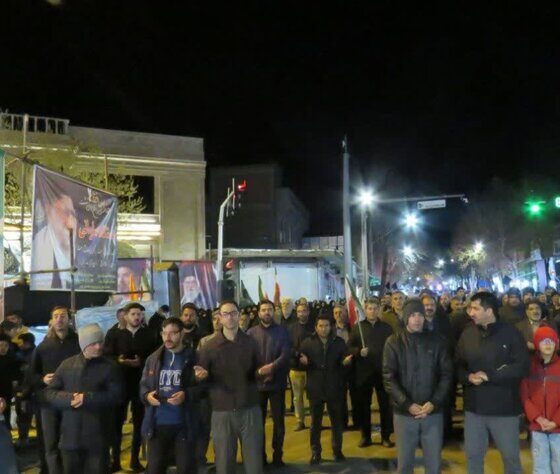 تداوم تجمع شبانه مردم شهرستان هریس در حمایت از نیروهای مسلح