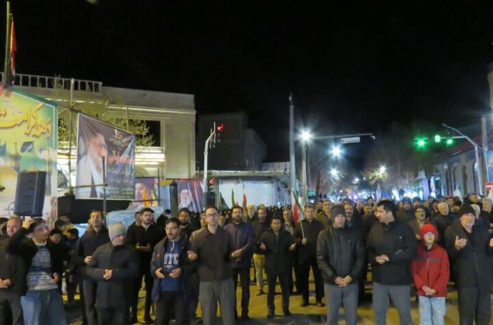 تداوم تجمع شبانه مردم شهرستان هریس در حمایت از نیروهای مسلح