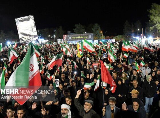 تداوم حضور مردم بیرجند در خیابان‌ها