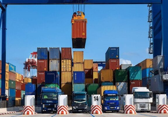 ترخیص 2 میلیون تن کالای اساسی از بنادر و گمرکات استان هرمزگان در جنگ