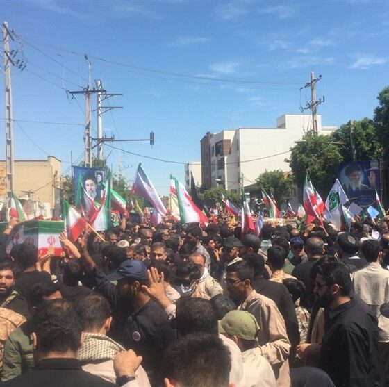 تشییع شهید تنگسیری در بوشهر؛ آخرین وداع کلیددار هرمز در زادگاهش