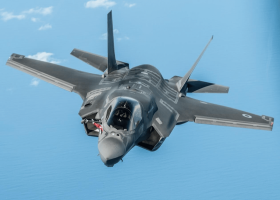 تصاویری از F35 منهدم شده آمریکایی در آسمان مرکزی ایران