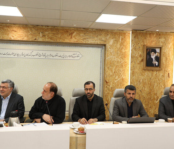 جزئیات نشست جمعی از نمایندگان با وزیر بهداشت؛ تأکید بر کنترل قیمت دارو