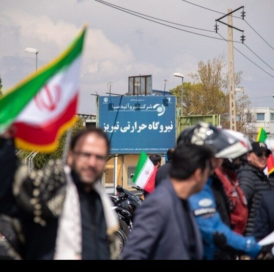 جوانان تبریز سپر نیروگاه حرارتی در تهاجم صهیونی آمریکایی به زیرساخت‌ها