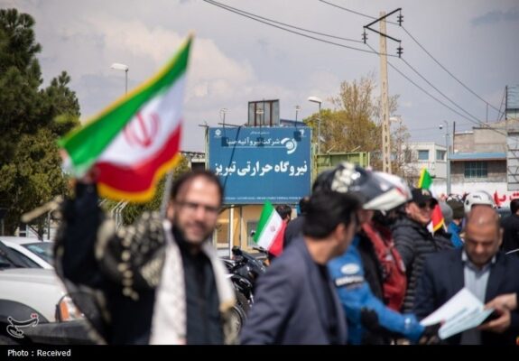 جوانان تبریز سپر نیروگاه حرارتی در تهاجم صهیونی آمریکایی به زیرساخت‌ها